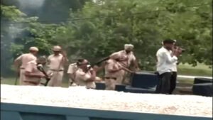 सिख बंदियों की रिहाई की मांग को लेकर चंडीगढ़ में प्रदर्शन, बैरिकेड तोड़ने की कोशिश पर पुलिस ने चलाया वाटर कैनन