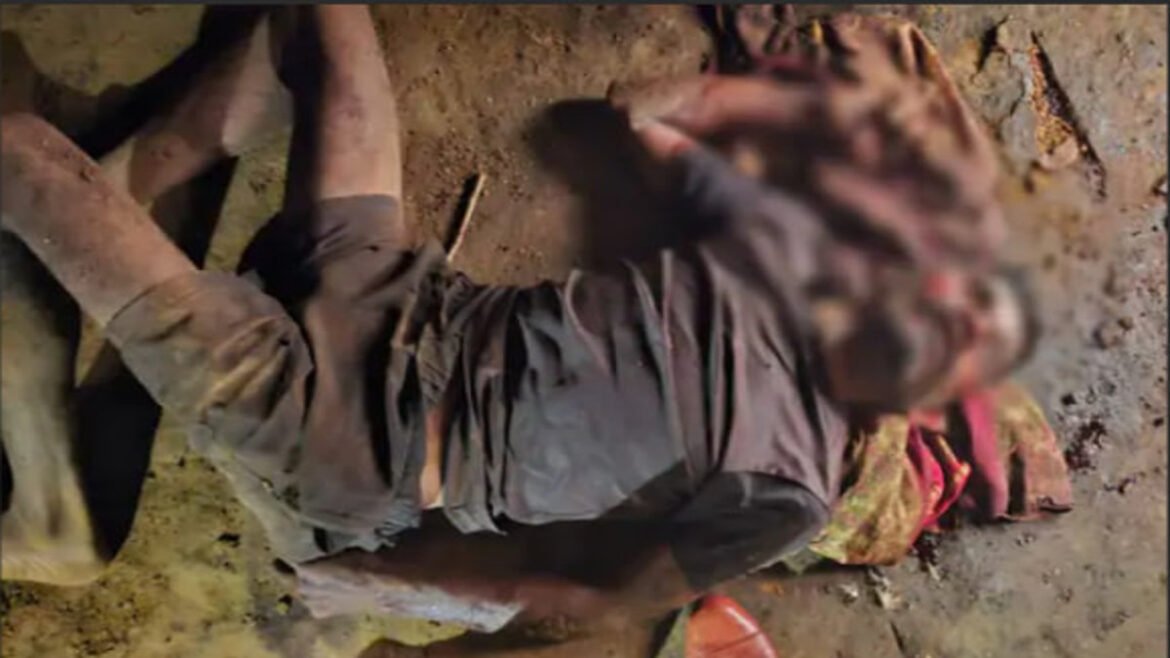 पत्नी को बॉयफ्रेंड के साथ देखकर भड़का पति, फावड़े से काटकर दोनों की हत्या