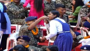 रायपुर में 800 जवानों की कलाई पर बंधी राखी, शहीद की पत्नी ने CM साय को बनाया भाई