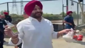  सीएम के काफिले पर पूर्व केंद्रीय मंत्री ने फेंका अंडे, टमाटर, शराब की बोतल दिखाई 