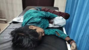 भारी बारिश से ढहा कच्चा मकान, मलबे में दबकर महिला की मौत, बेटा, पति घायल