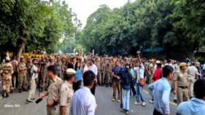 SIR में गड़बड़ियों के खिलाफ विपक्ष ने निकाला सुप्रीम कोर्ट तक मार्च, 11 नेताओं ने दाखिल की याचिका