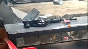 अंबिकापुर में नशे में बेसुध मिले दुर्ग के 2 पुलिसकर्मी, लावारिस पड़ी थी इंसास राइफल, SSP ने किया सस्पेंड